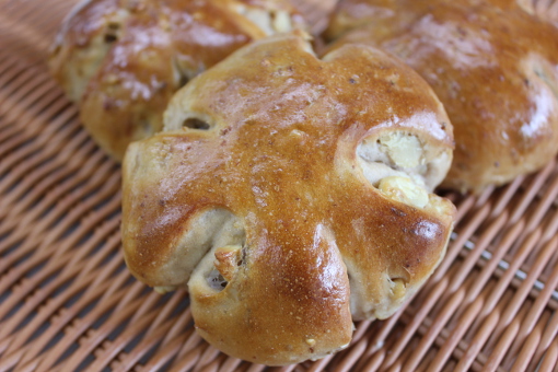 http://patisserie-yuzuka.com/cc4/images/bread/kurumi.jpg